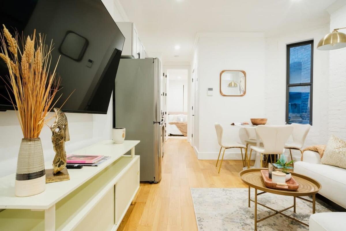 1288-4rn Newly Furnished Prime Ues 2br Apartment